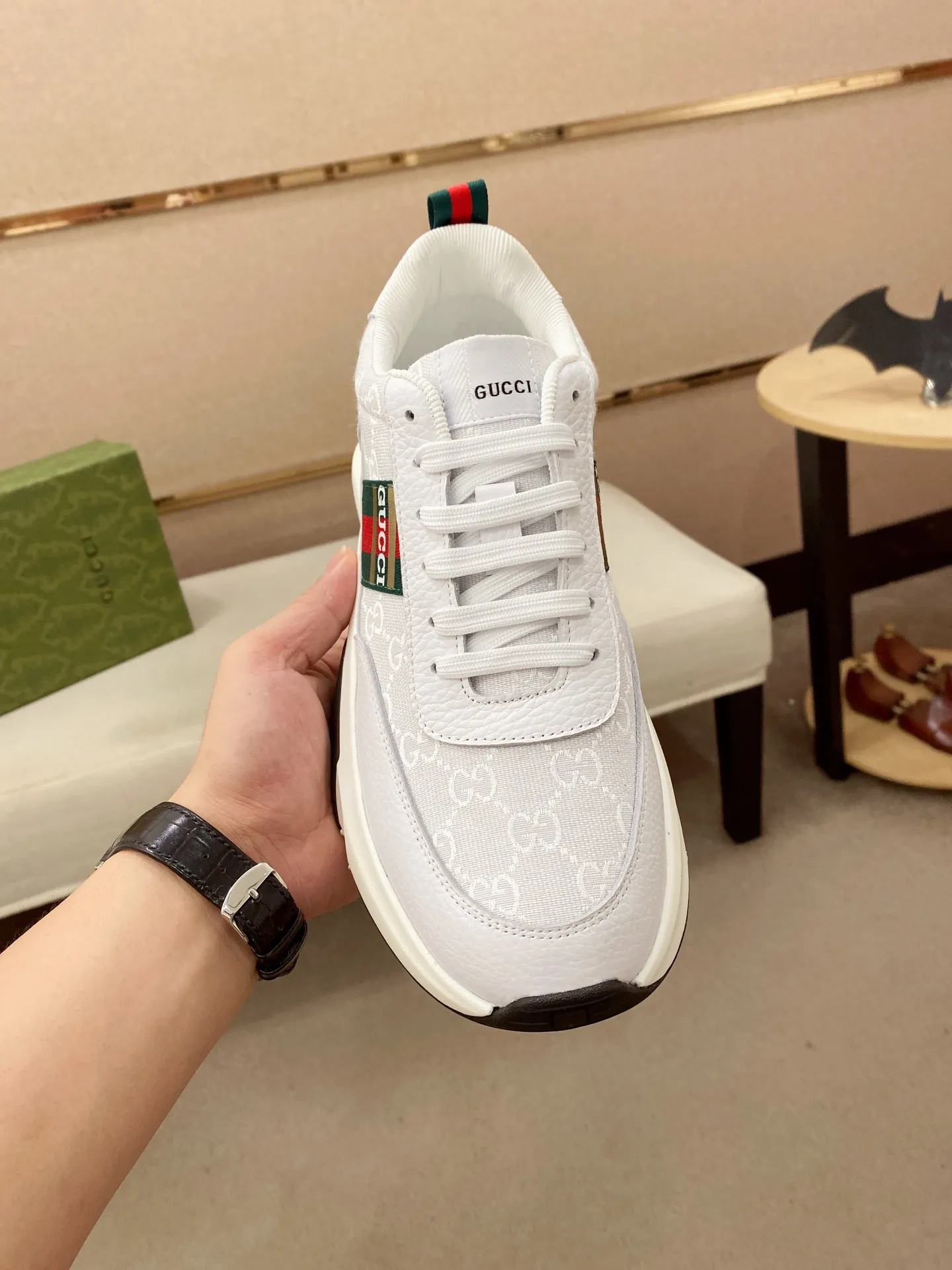 Men's men's shoes💰 462💰🇮🇹🇮🇹GUCCI🔍🔍new models are on sale at the same time at the counter. The uppers🇮🇹 are made of top-grain cowhide imported from Italy. Fully imported genuine leather lining 💪💪, completely 1⃣️ to 1⃣️ replica 🇮🇹💪💪, ⚠ sole: original sole provided by the original factory, exclusive movable molded sole super comfortable, ⚠ original factory follow-up, 🔍🔍 high quality, you can go in and out of the counter at will, welcome to compare⚠. Code number:38-44
